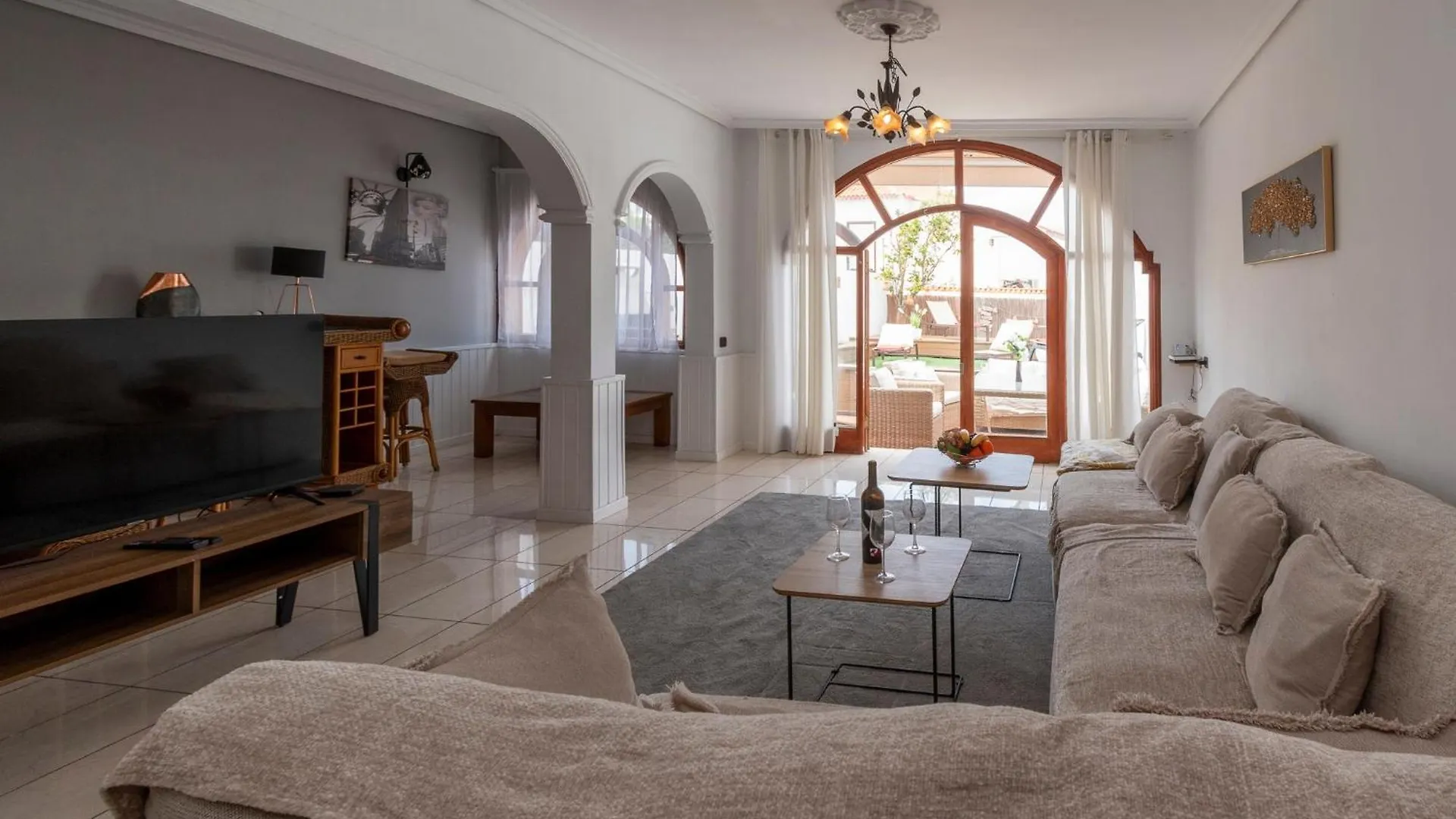 Villa Tricia 6 Bedroom Las Americas Плая-де-лас-Америкас